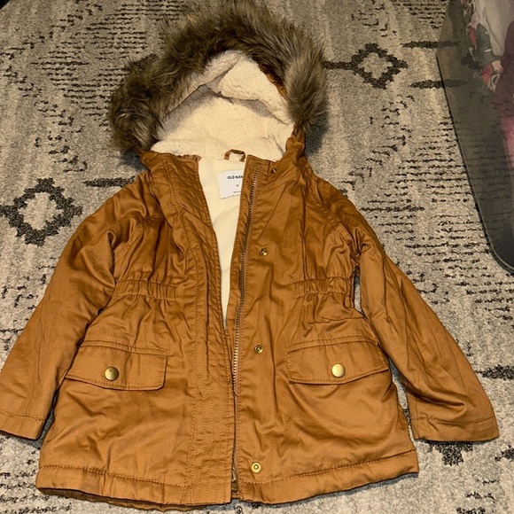 Old Navy Girls Coat Fleece Lined Fur Trimmed Hood size 5t Like New - Picture 1 of 3